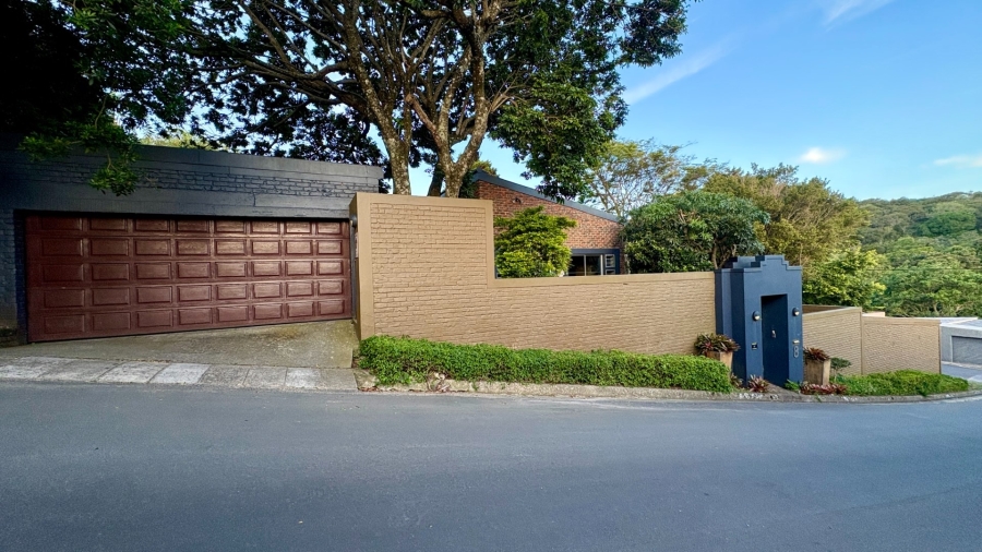 To Let 4 Bedroom Property for Rent in Bonza Bay Eastern Cape